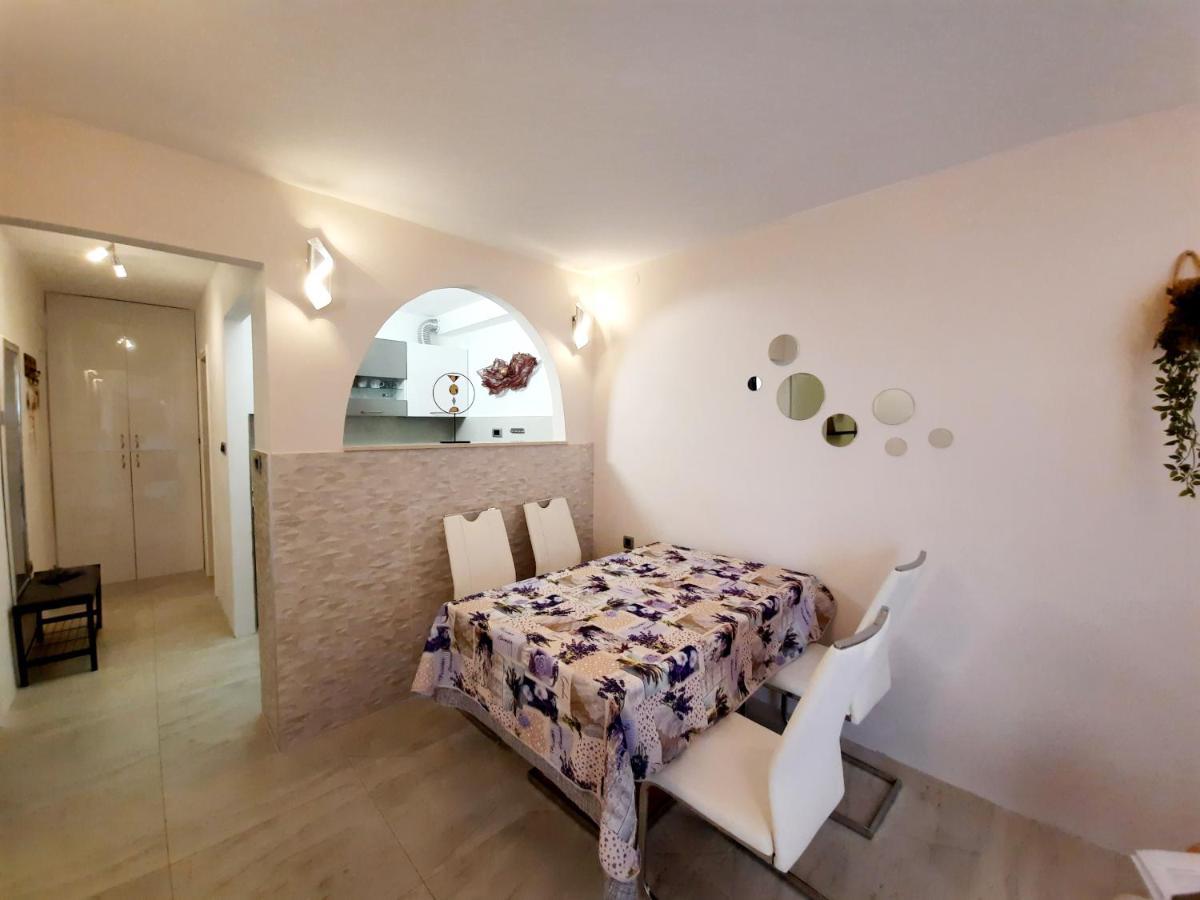 Split Symphony Garden: Modern, New Apartment מראה חיצוני תמונה