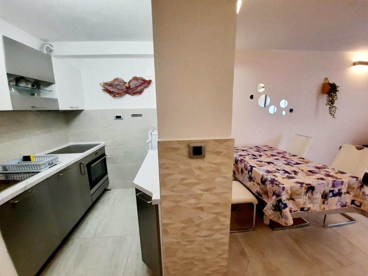 Split Symphony Garden: Modern, New Apartment מראה חיצוני תמונה