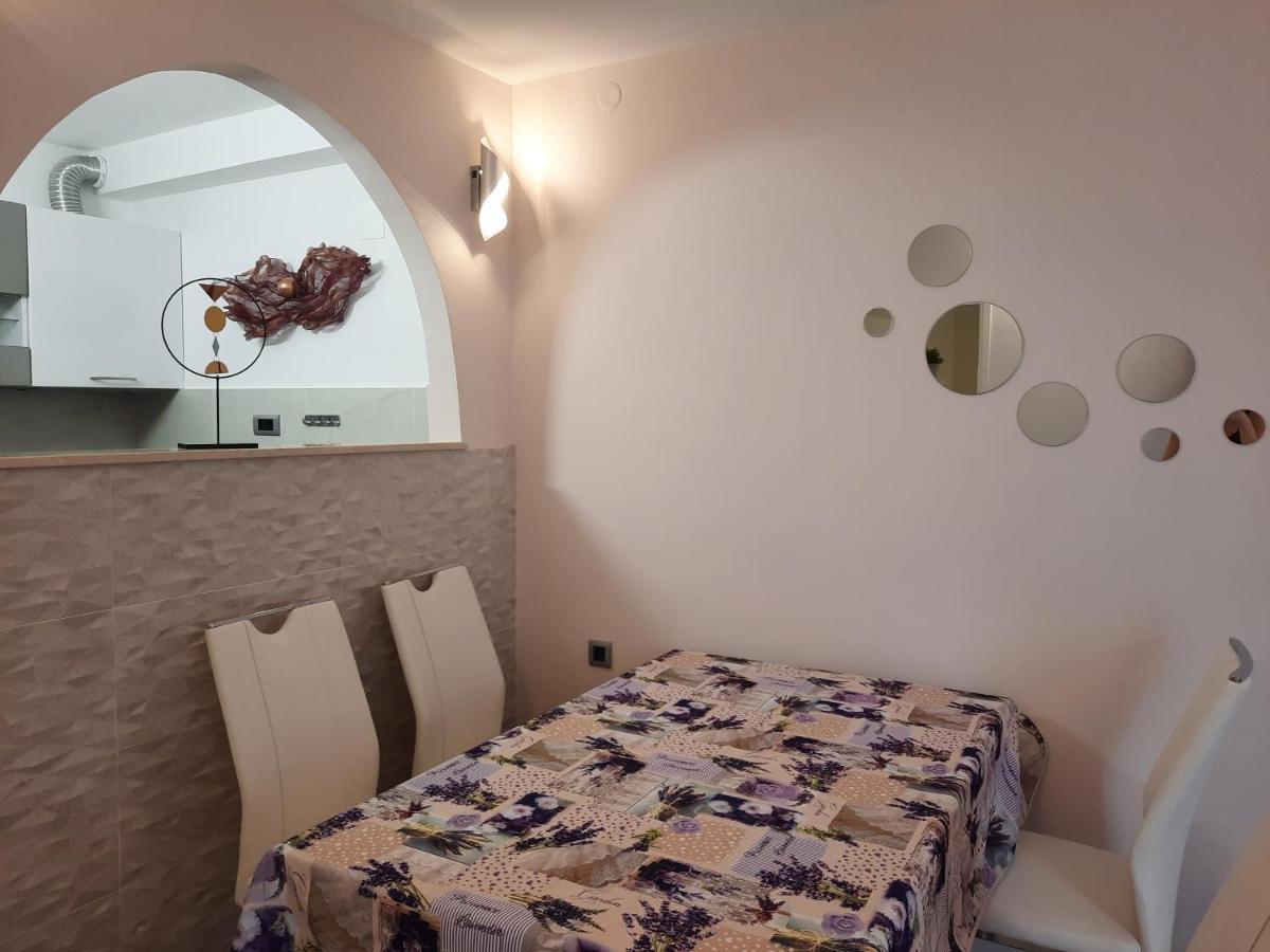 Split Symphony Garden: Modern, New Apartment מראה חיצוני תמונה