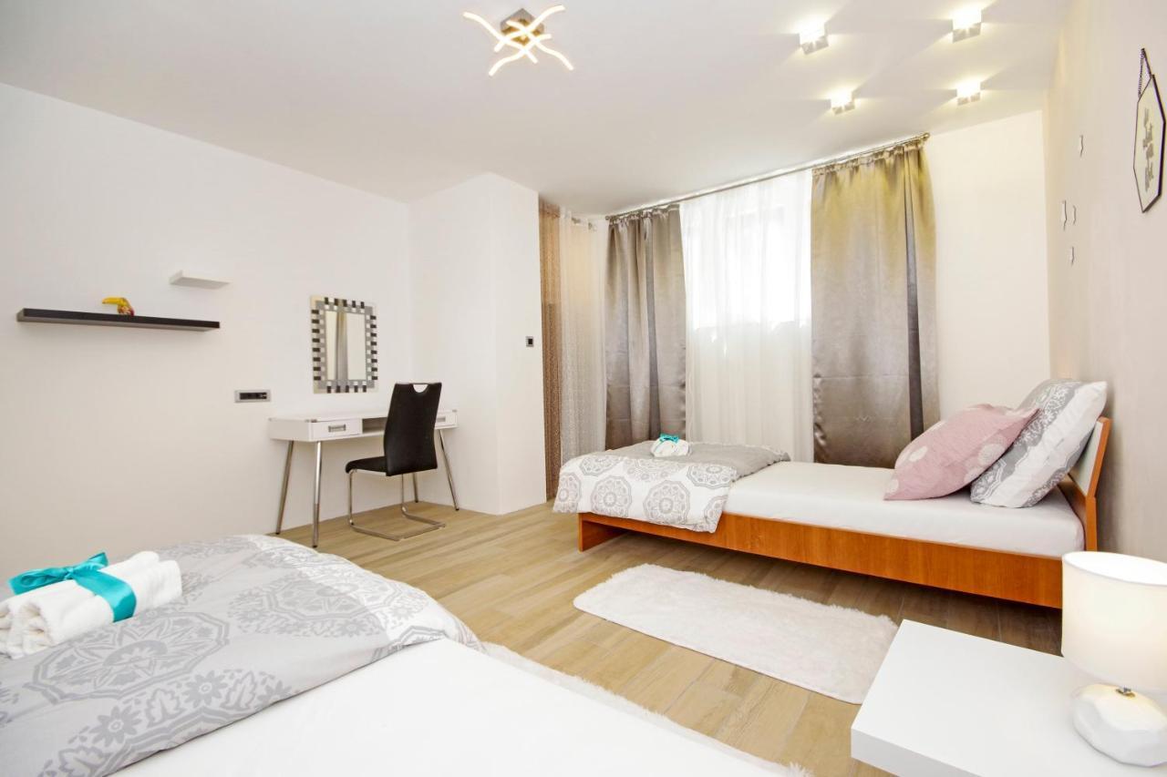 Split Symphony Garden: Modern, New Apartment מראה חיצוני תמונה