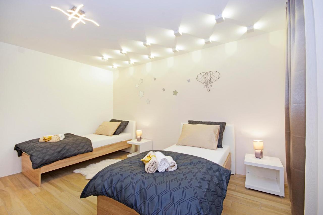 Split Symphony Garden: Modern, New Apartment מראה חיצוני תמונה