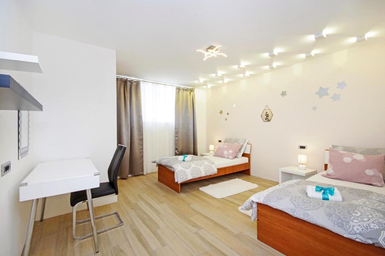 Split Symphony Garden: Modern, New Apartment מראה חיצוני תמונה
