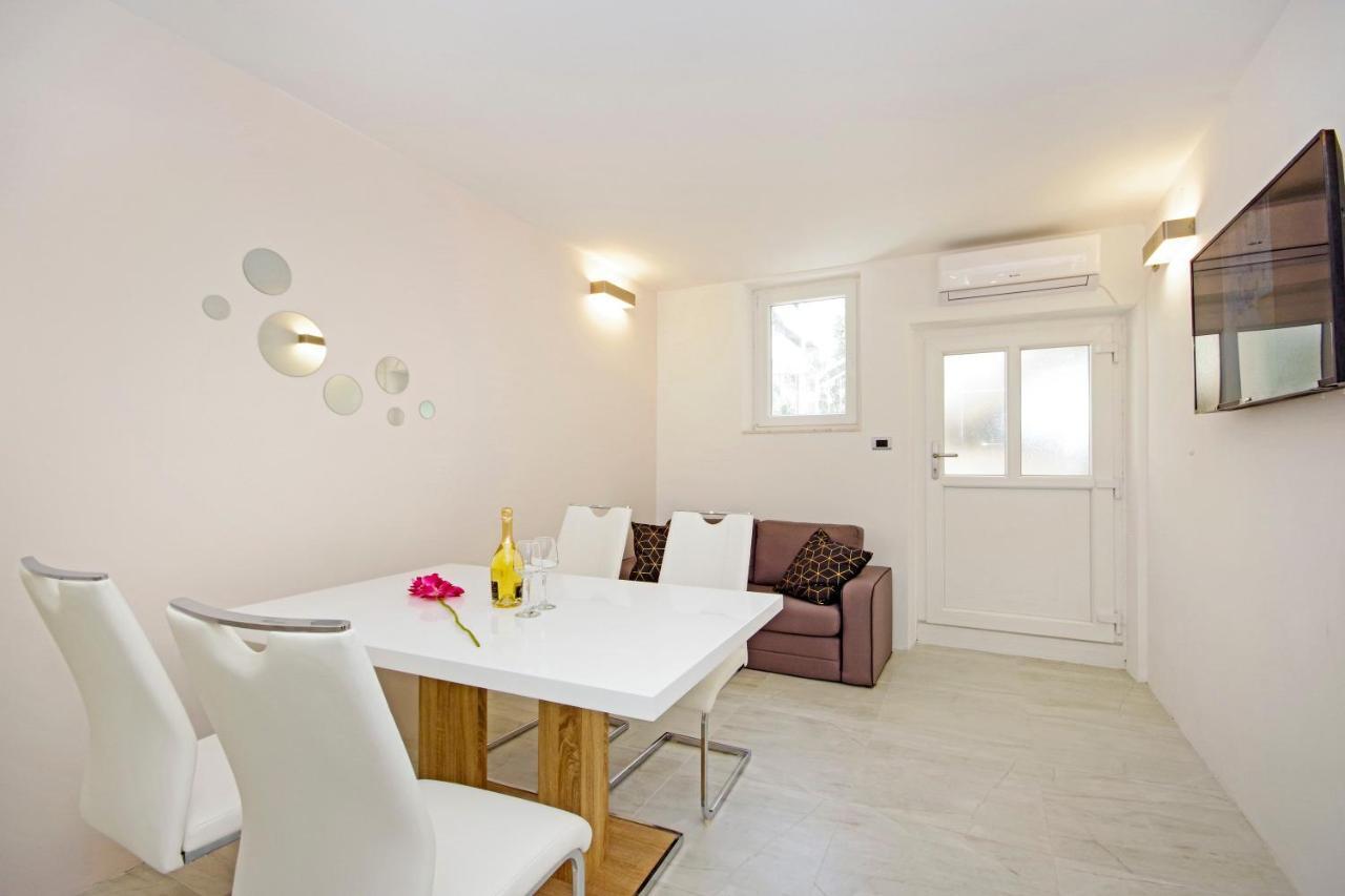 Split Symphony Garden: Modern, New Apartment מראה חיצוני תמונה