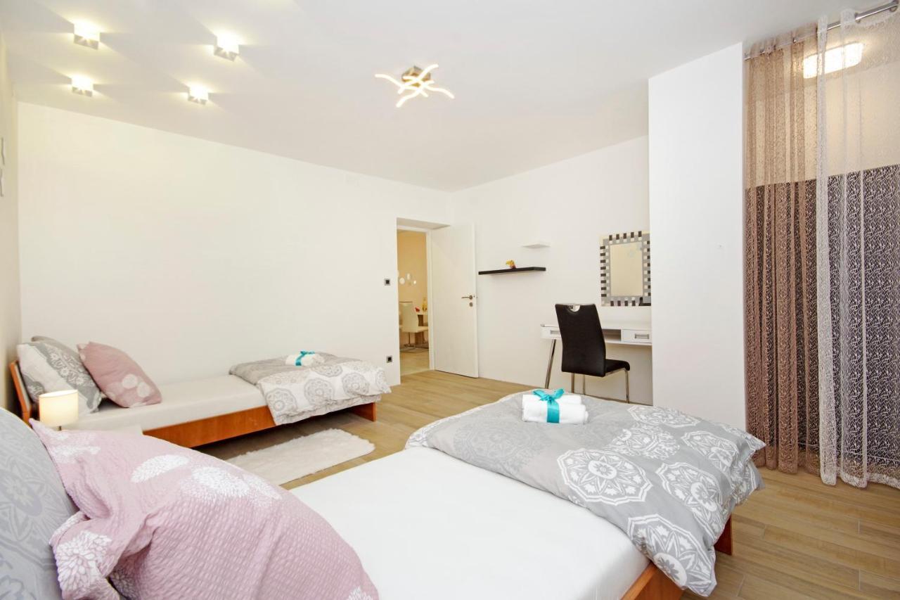 Split Symphony Garden: Modern, New Apartment מראה חיצוני תמונה