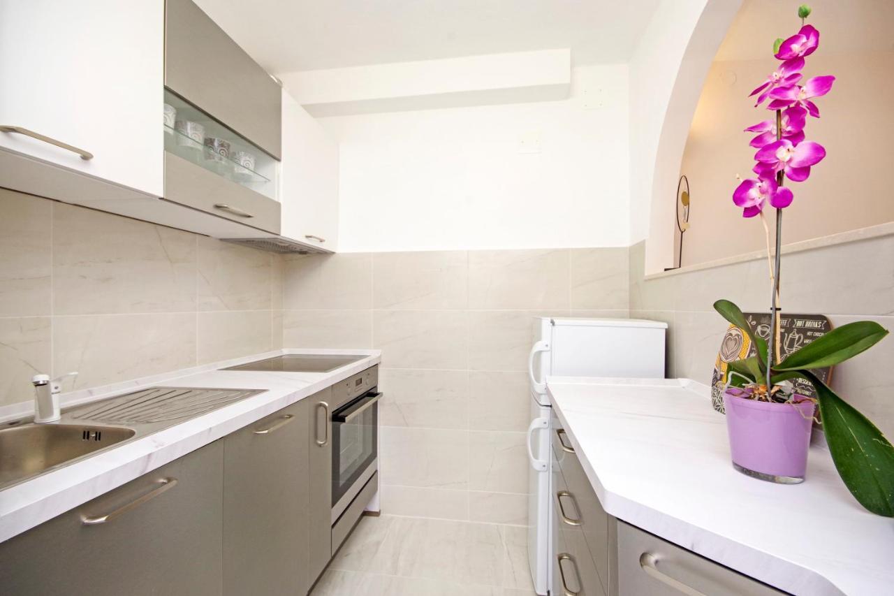 Split Symphony Garden: Modern, New Apartment מראה חיצוני תמונה