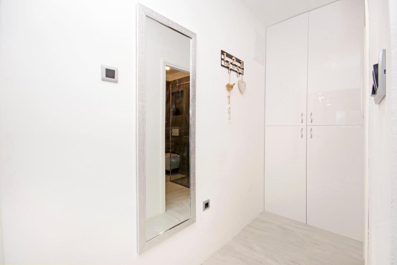 Split Symphony Garden: Modern, New Apartment מראה חיצוני תמונה