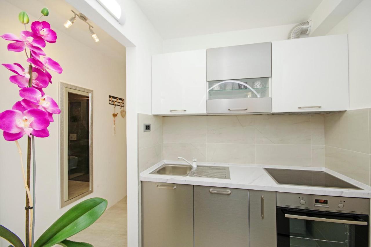 Split Symphony Garden: Modern, New Apartment מראה חיצוני תמונה