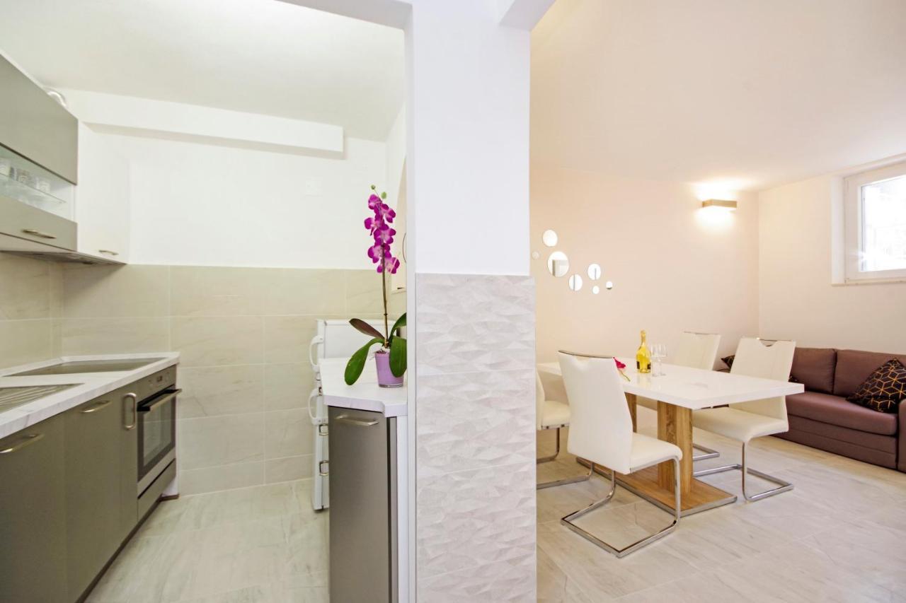 Split Symphony Garden: Modern, New Apartment מראה חיצוני תמונה