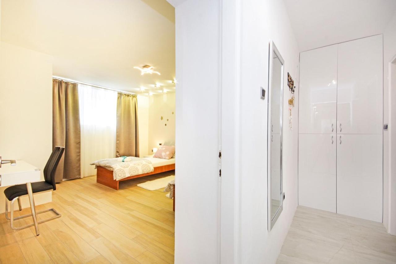 Split Symphony Garden: Modern, New Apartment מראה חיצוני תמונה